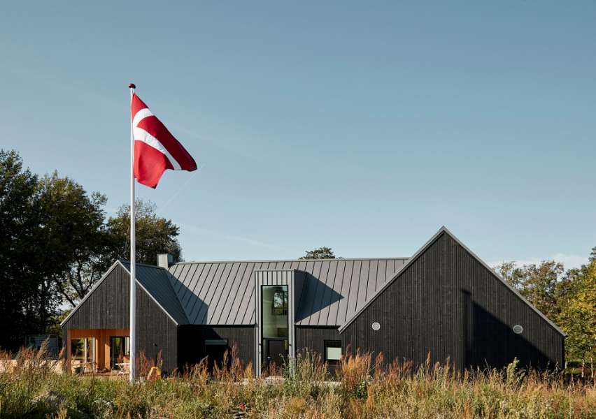 Flag raised for new home with a very popular steel roof, Brådalvej 25, 9210 Aalborg SØ